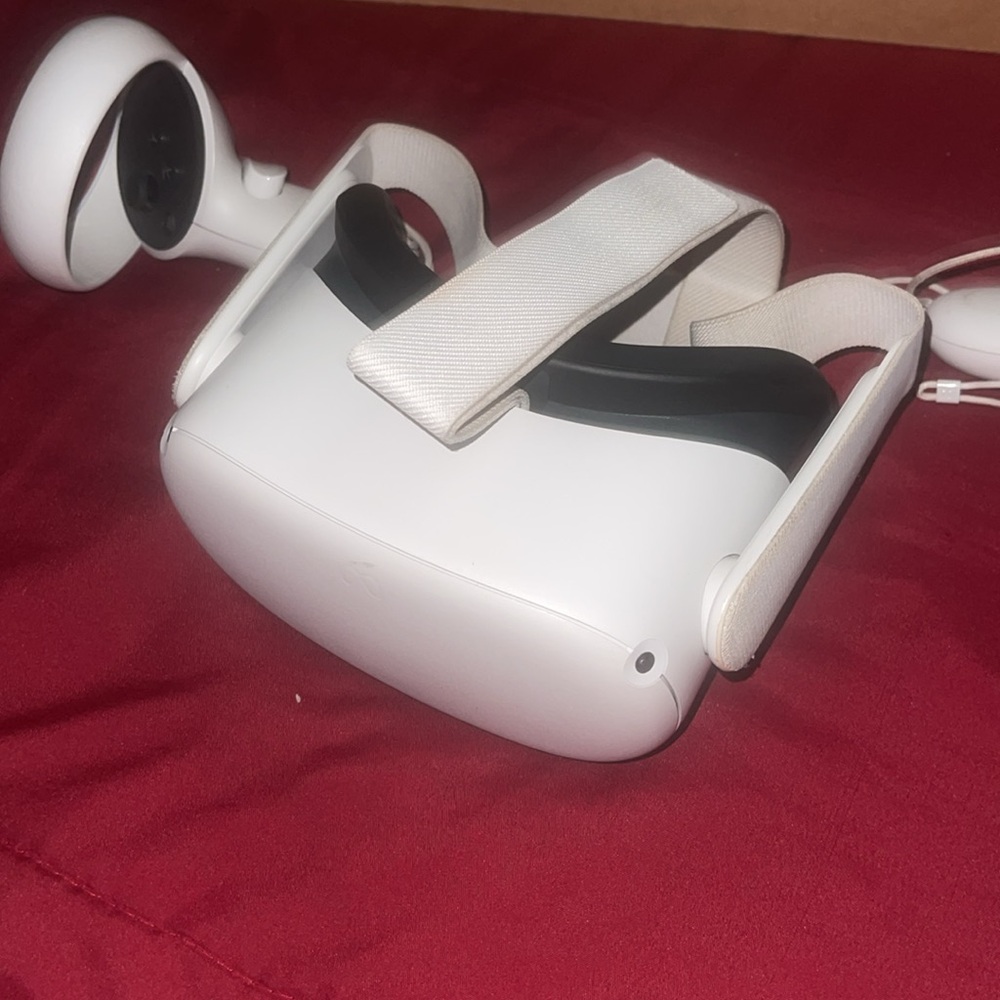 Oculus Quest 2 (games included) - Picture 2 of 4